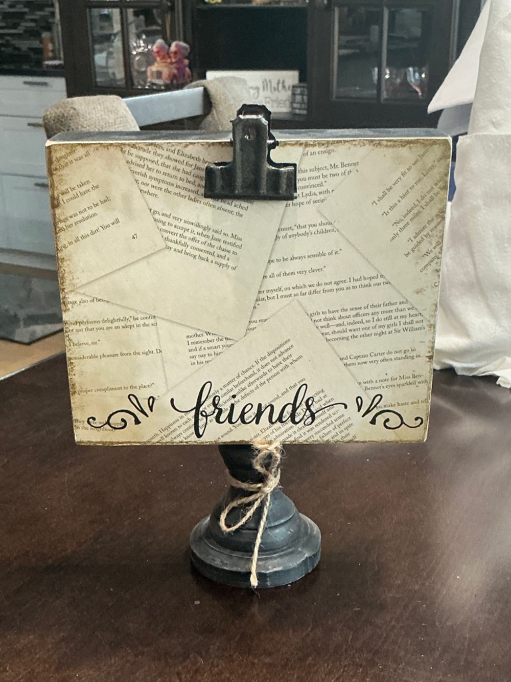 Friends Decorative Clip Frame - Black Stand, Neutral Front